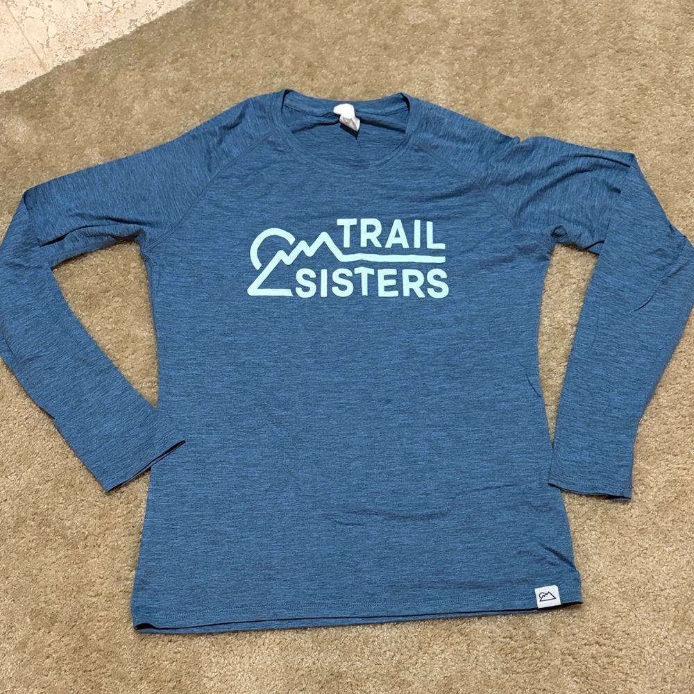 Trail Sisters long sleeve blue run shirt size xl